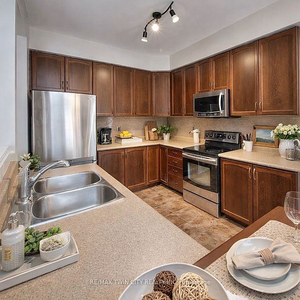 Burlington House for rent - 3 Bedrooms — photo 2