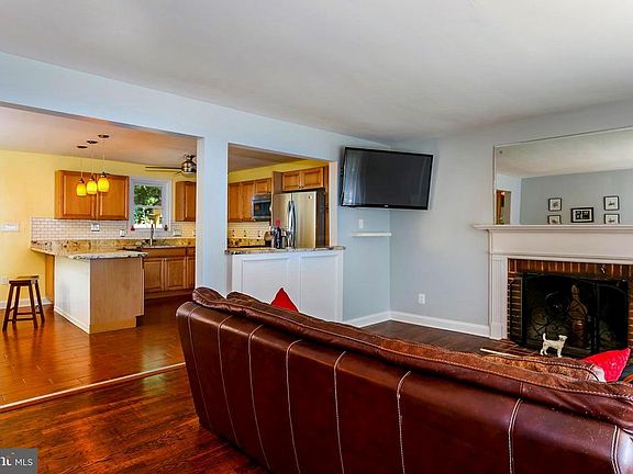 2nd image of 227 Glenrae Dr