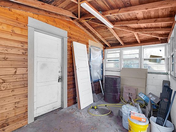 4th image of 705 Old Seneca Rd