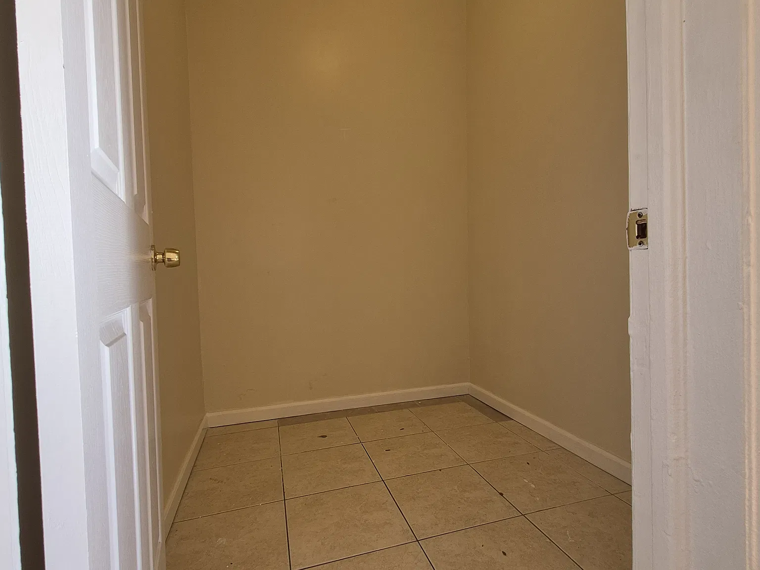 3 bed, $3,379 — Photo 4