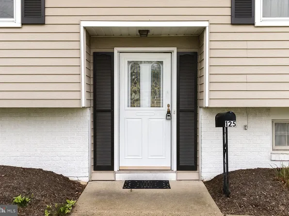 125 Woodview Ln, Cinnaminson, NJ 08077