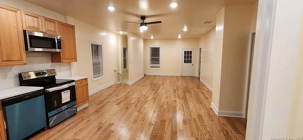 3 bed, 1200 sqft, $2,000 — Photo 3