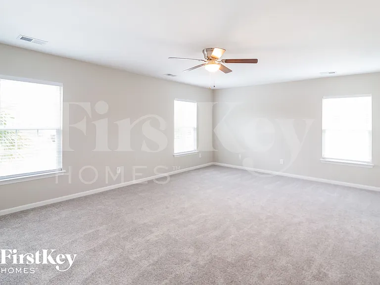 205 Commencement Blvd — Photo 10