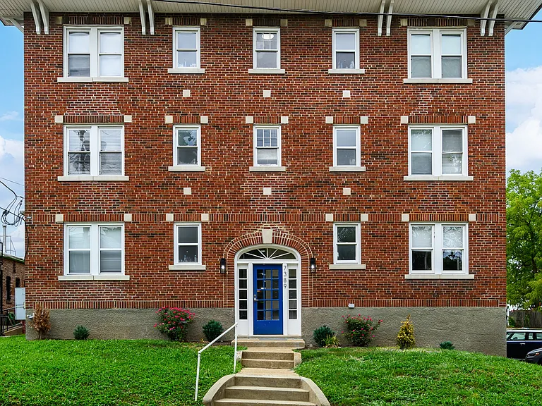 7389 Maple Ave — Photo 15