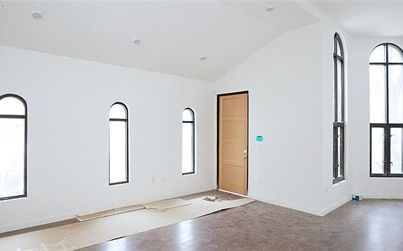 5th image of 211 W Johanna St #4