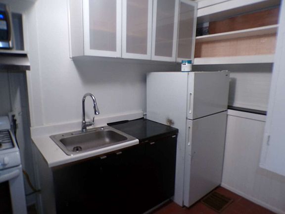 5th image of 646-1 N Marion St