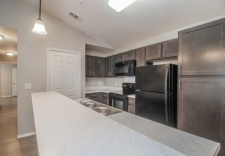 EMLI at Liberty Crossing Apartments — Photo 11