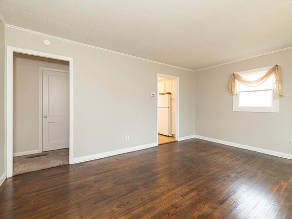 4th image of 608 Lum Ave