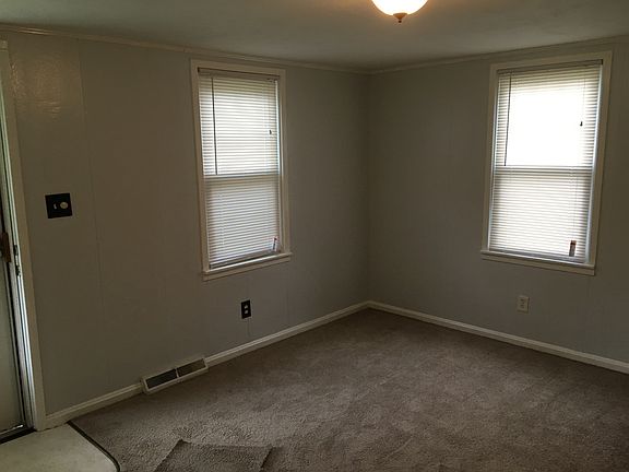 4th image of 975 Idlewilde Ave
