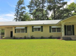 586 5th St, Chipley, FL 32428