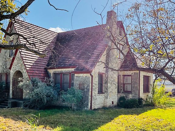 3rd image of 2940 Castroville