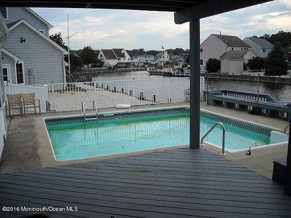 3rd image of 94 Storm Jib Ct