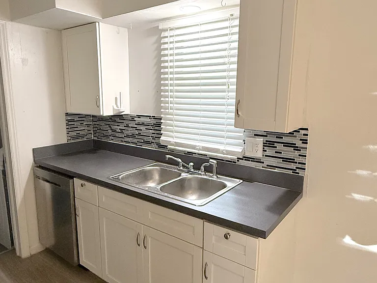 29 E Spruce St — Photo 3