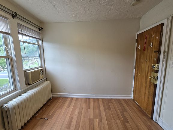 5th image of 383 Elwood Ave APT 1