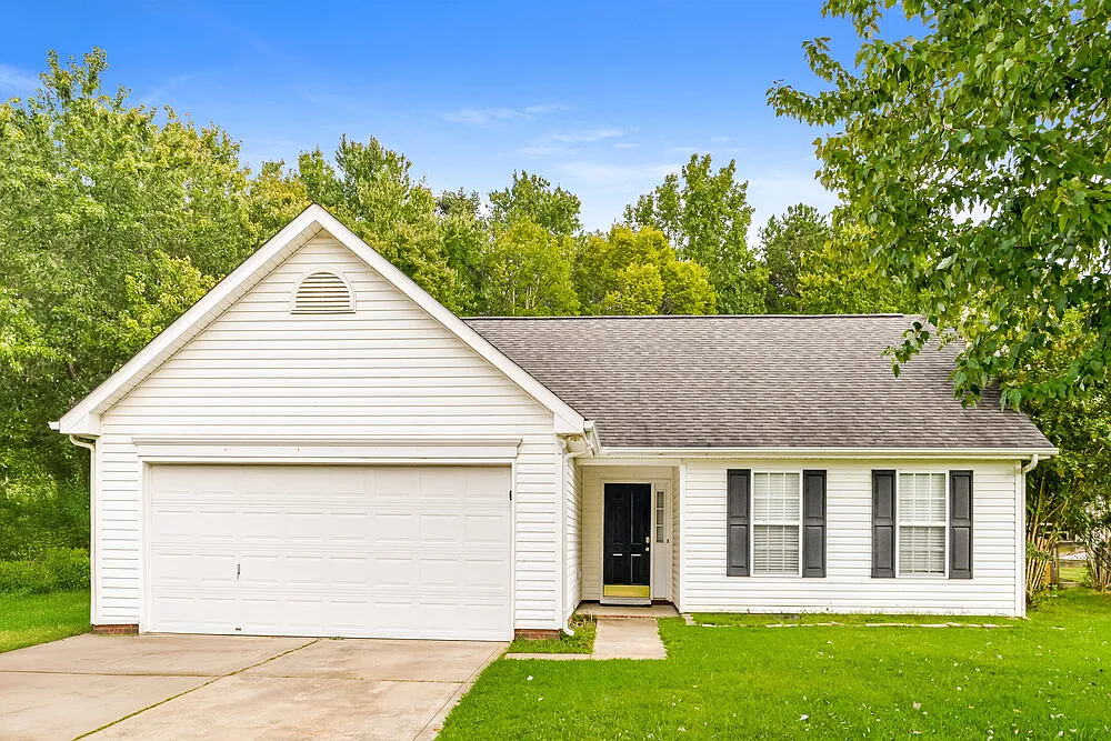 3 bed, 2.0 bath, 1129 sqft, $1,900 — Photo 1