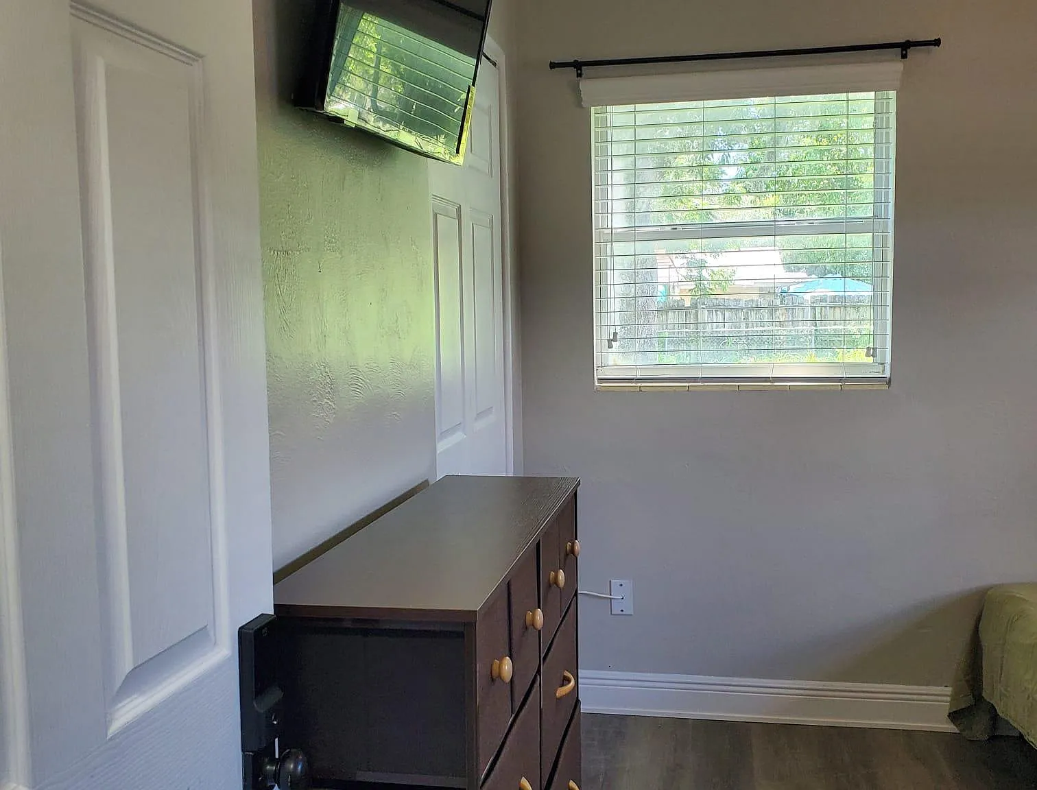4 bed, 2.0 bath, 1135 sqft, $771 — Photo 1