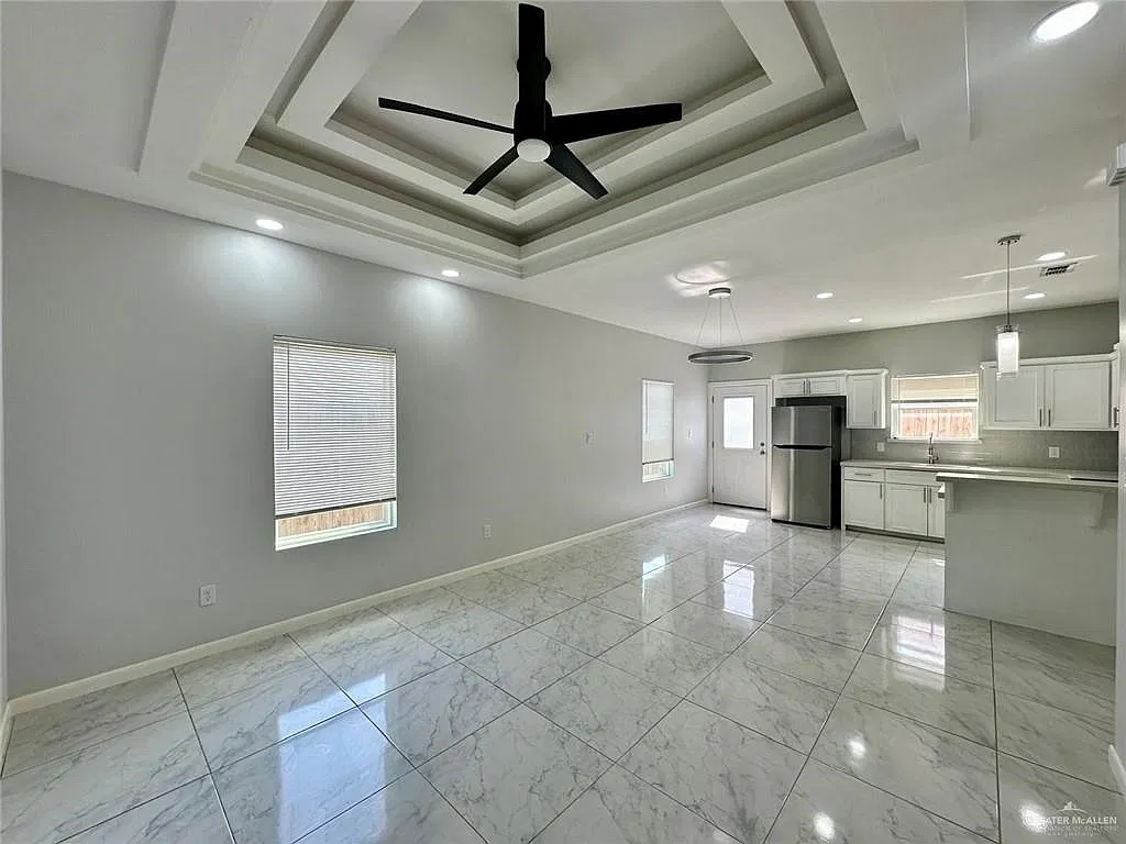 3 bed, 2.0 bath, 4320 sqft, $1,250 — Photo 3