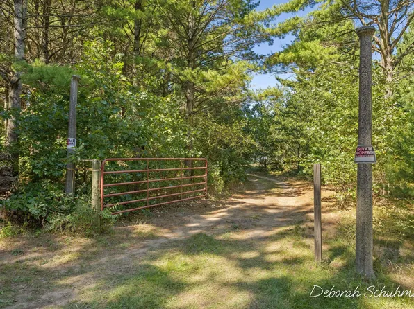 5277 E 28th St, White Cloud, MI 49349