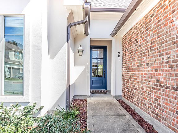 2nd image of 301 Rosemary Pl
