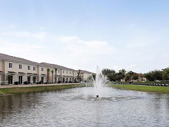 5th image of 2750 Miramar Blvd