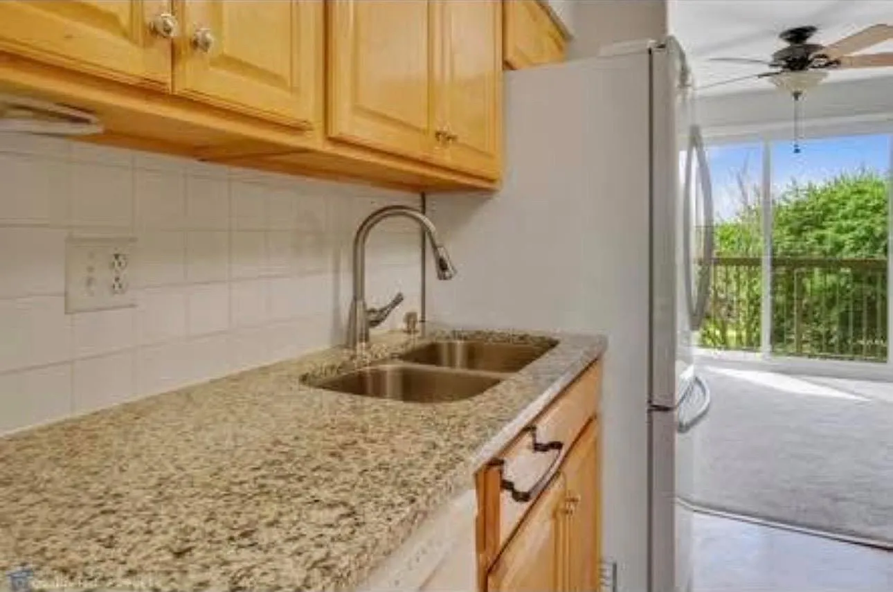 2 bed, 1.5 bath, 1200 sqft, $2,000 — Photo 4