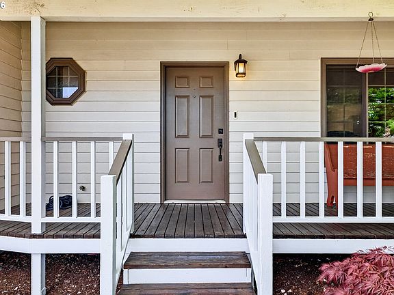 3rd image of 1438 NE Stile Dr