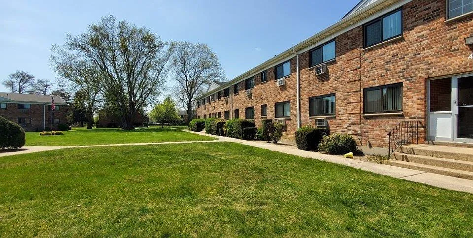 Fairfield Hedges at Bay Shore