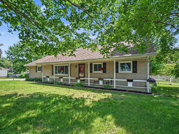 1366 Maiden Ln, Saint Joseph, MI 49085
