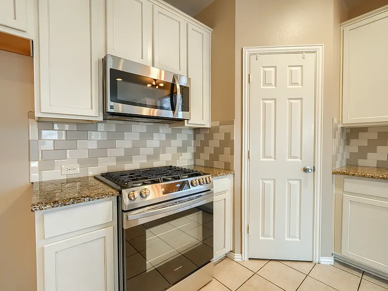 1808 Giddings Ct — Photo 21