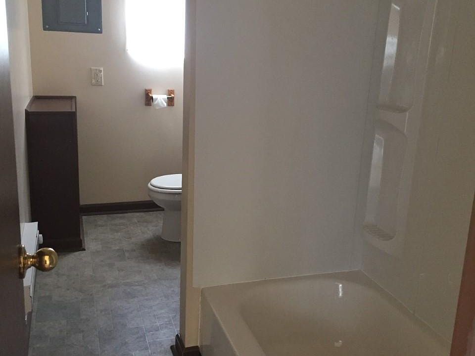 2nd image of 3920 S Meridian St APT 9