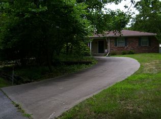 2 Oak Valley Dr, Boonville, MO 65233