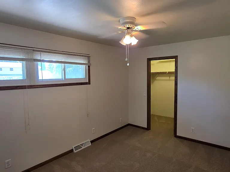 121 Woodview Dr — Photo 16
