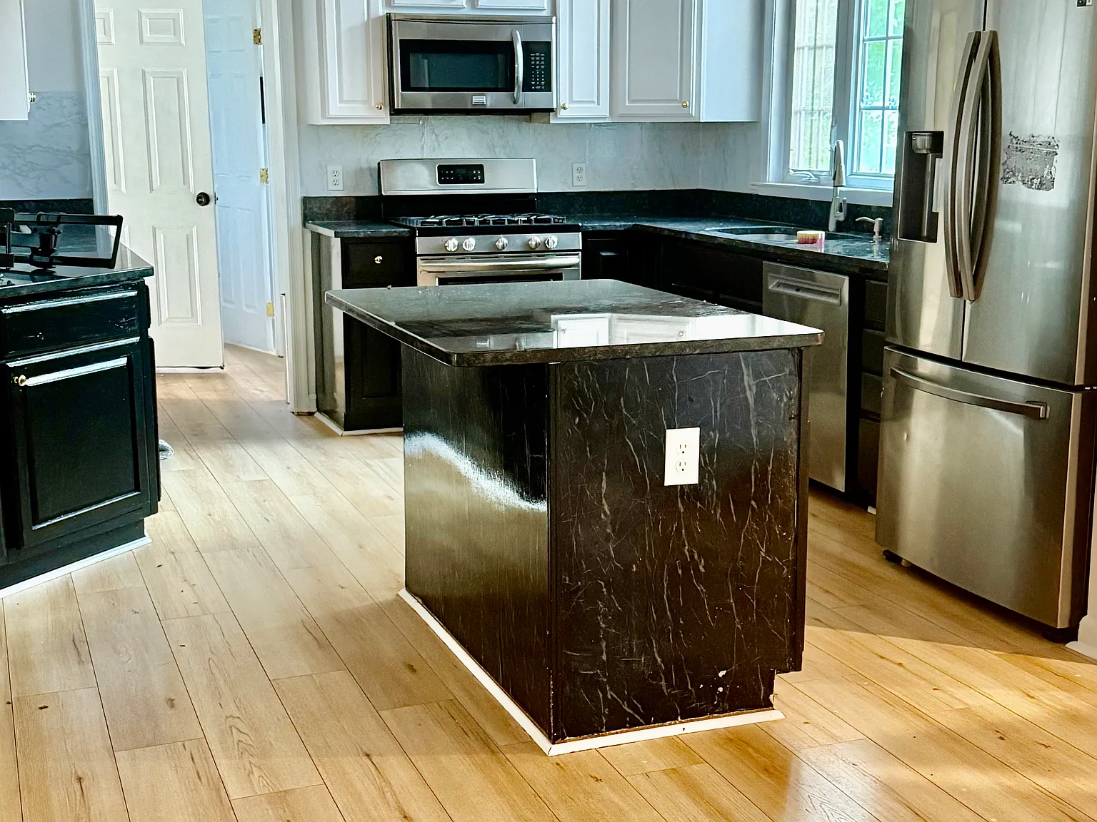 5 bed, 3.5 bath, 3500 sqft, $4,500 — Photo 4