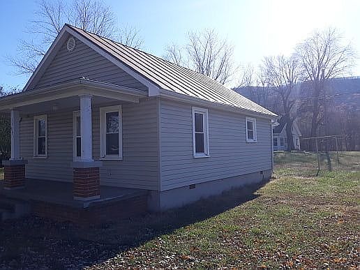 3rd image of 1109 Kanawha St