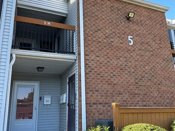 5 Twin Rivers Dr #M, Hightstown, NJ 08520