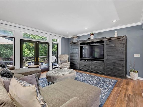 5th image of 10804 Washington Ct