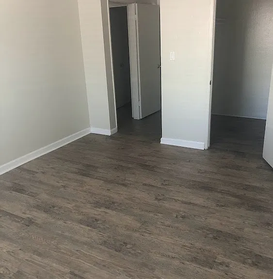 Kingston Place Apartments — Photo 8