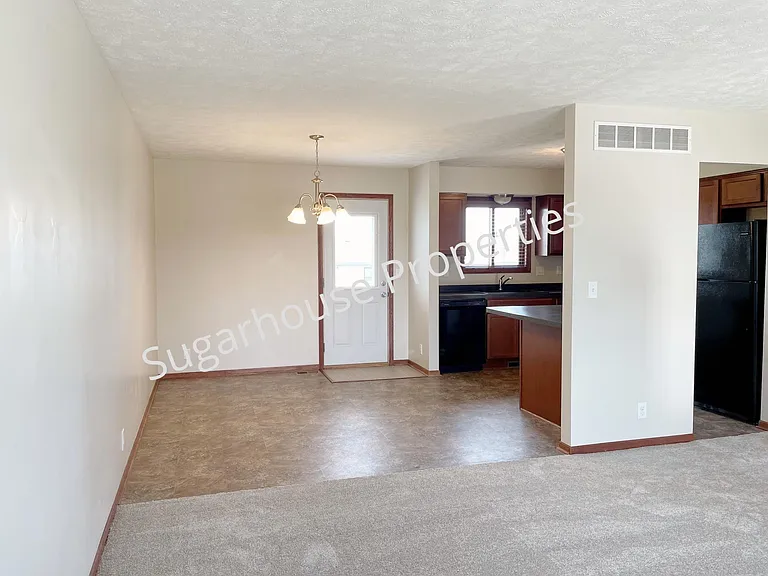 1711 SW 27th St — Photo 4