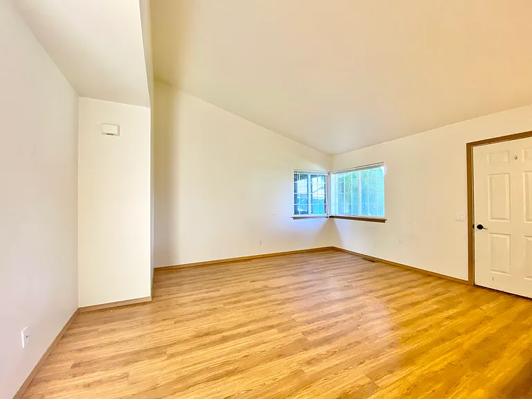 811 Jamie Dr — Photo 5