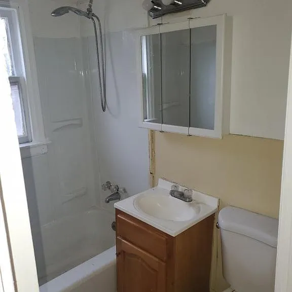 14 Rutland Ave — Photo 2