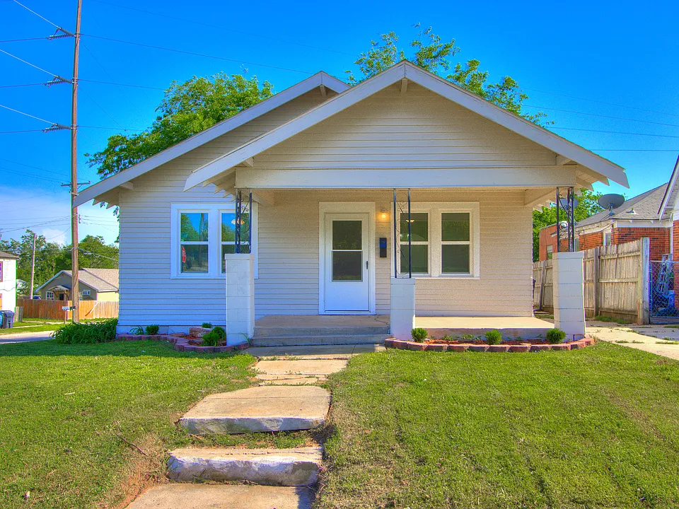 1900 NW 9th St