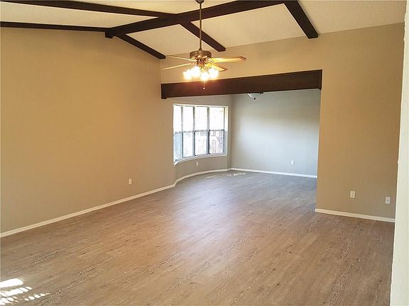 3rd image of 761 Holly Oak Dr