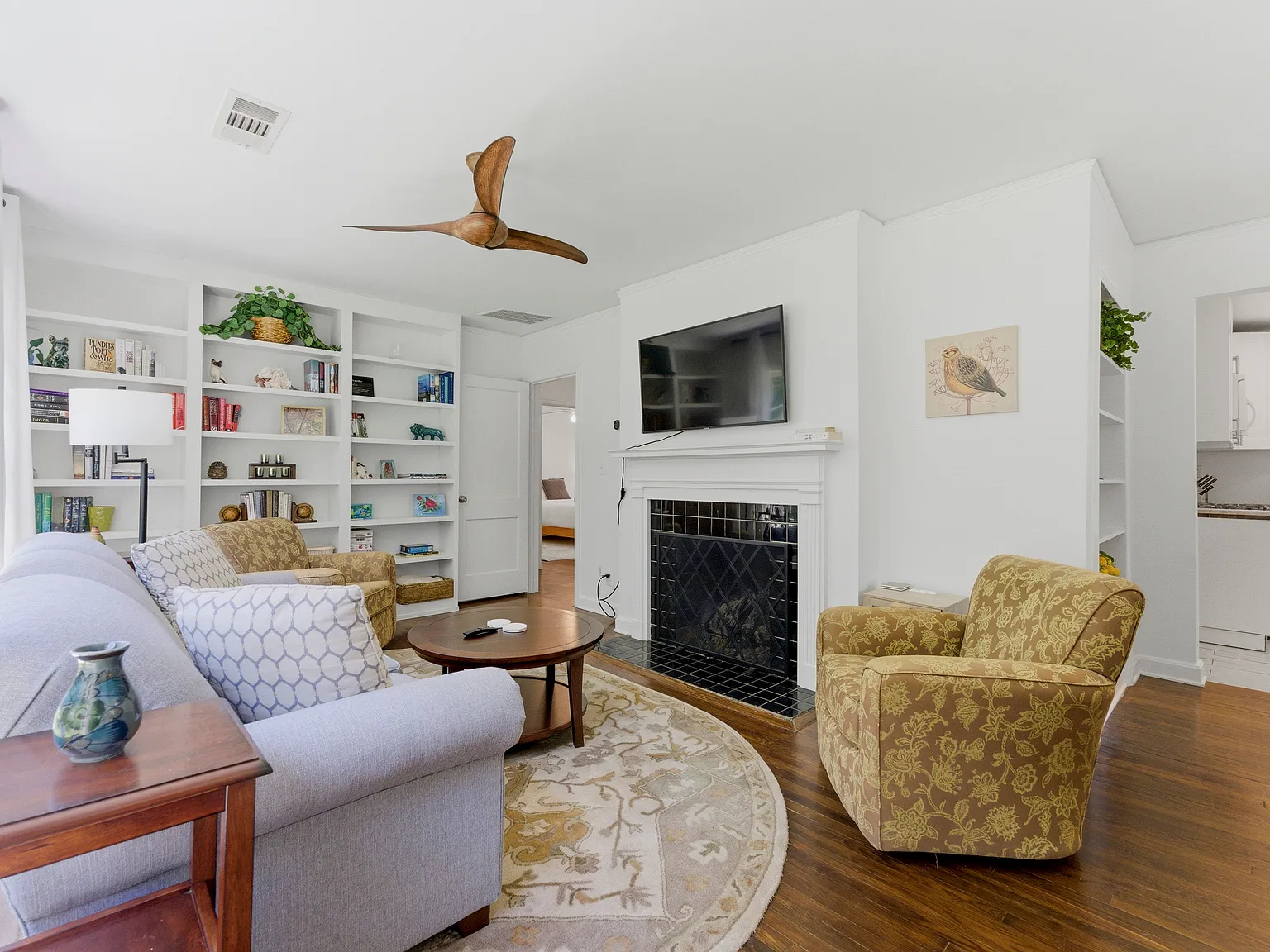 3 bed, 1144 sqft, $3,000 — Photo 2