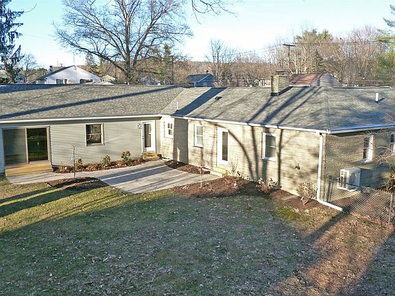 5th image of 315 Norton Ave
