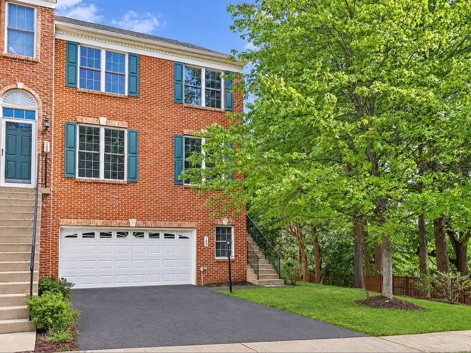 100 Ivy Hills Ter