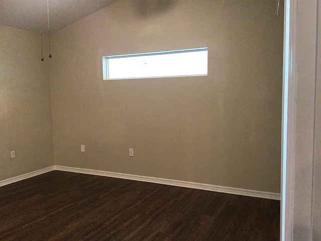 30719 Tremont Dr — Photo 12
