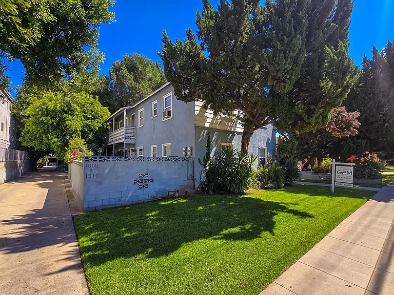 1610 Grismer Ave — Photo 2