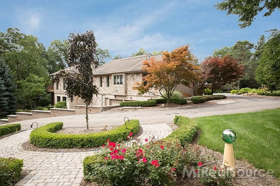 1320 W Gunn Rd, Rochester, MI 48306 Zillow