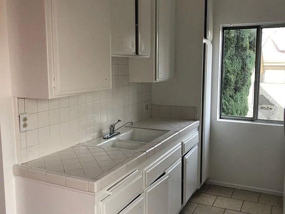 2nd image of 1469 S Canfield Ave APT 5
