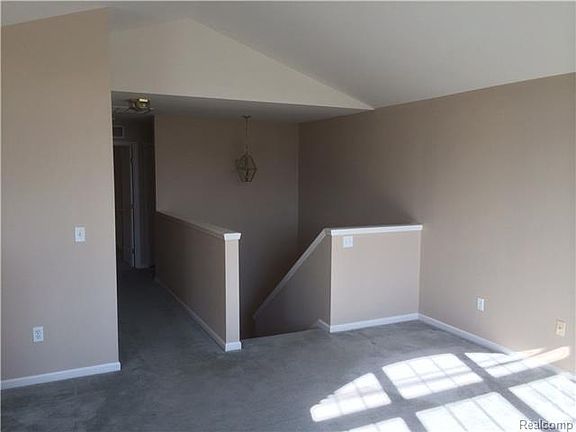 4th image of 3975 Norwich Dr #24